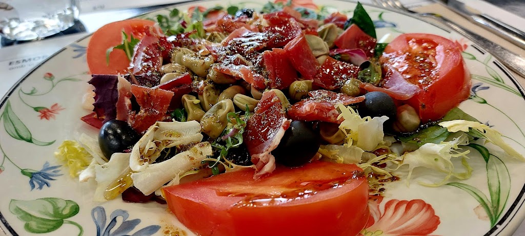 ATN OLOT bar-restaurant — Comida y bebida