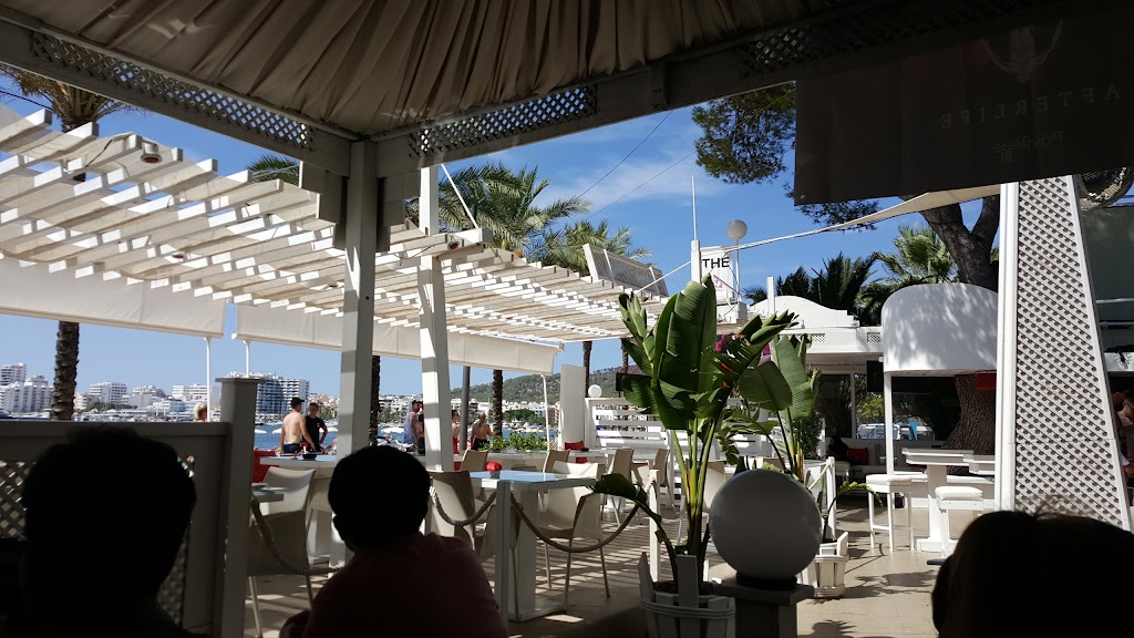 The BayBar Beach Club