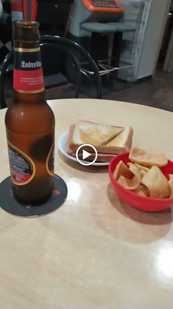 Cafeteria Chester Cerveceria — Comida y bebida
