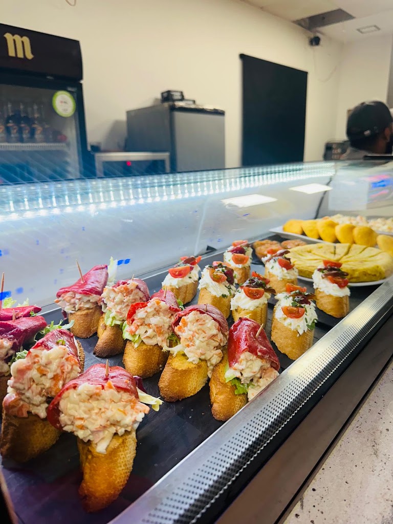 BAR LA SALA 2 — Comida y bebida
