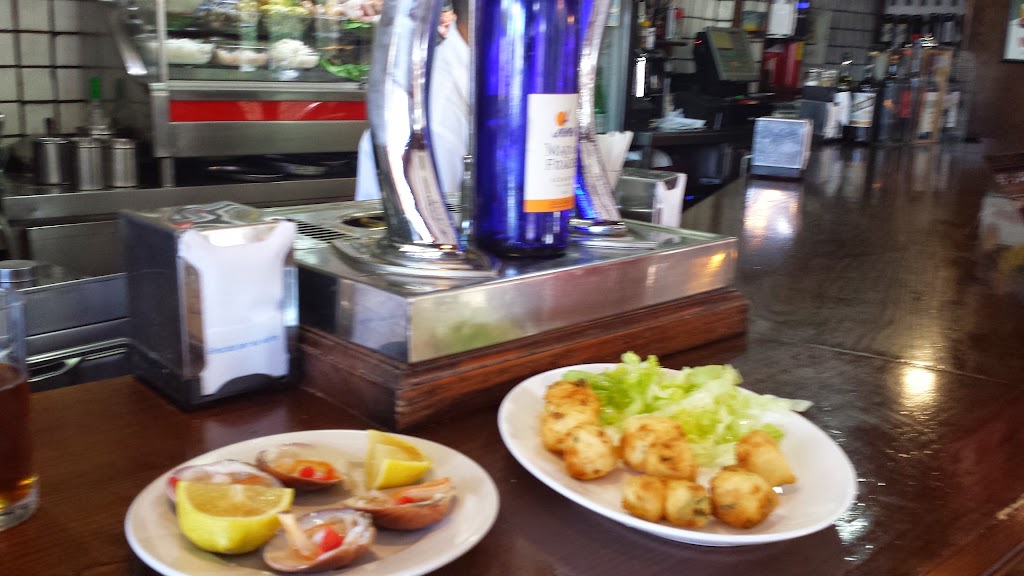 Restaurante Los Cazadores Pescados Y Mariscos — Comida y bebida