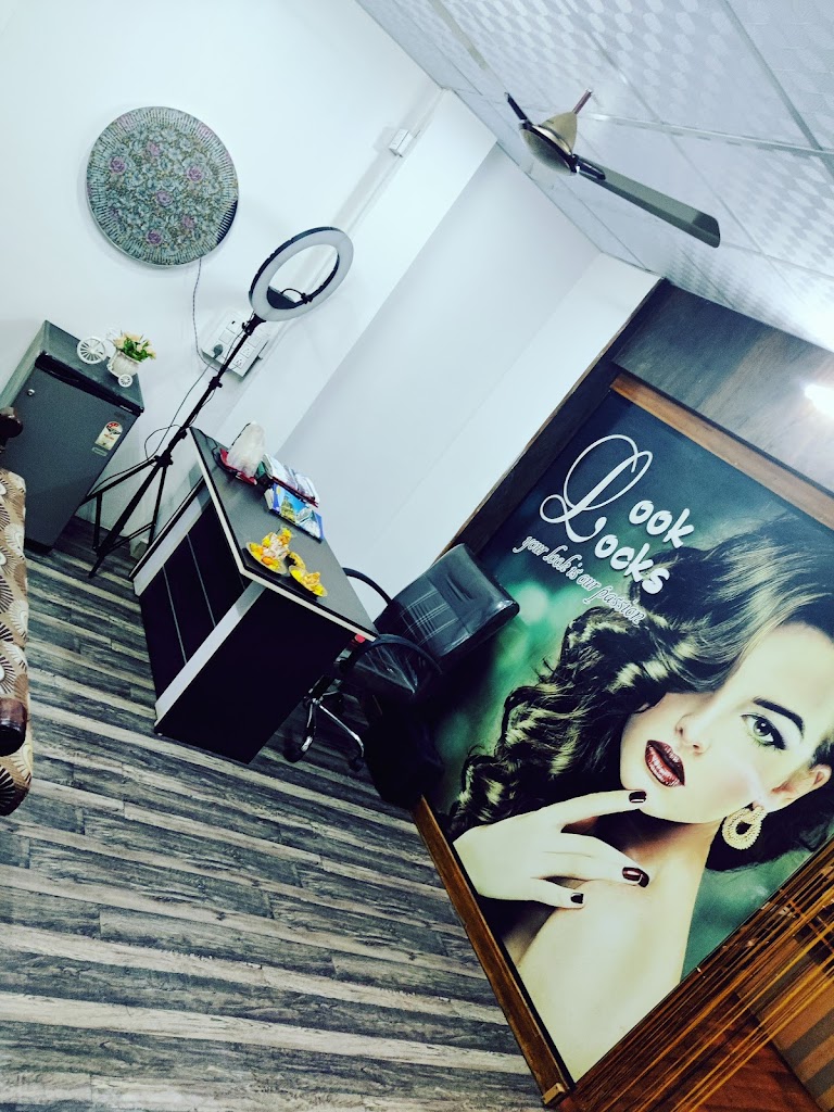 Lola Look Locks Beauty Clinic And Training Institute