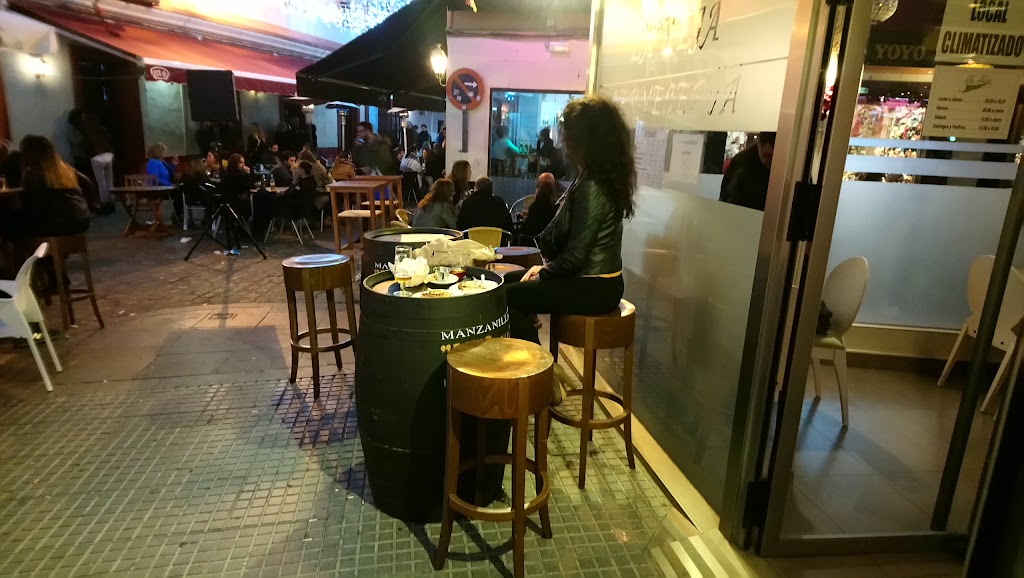 Cafe Bar la Teja — Ambiente