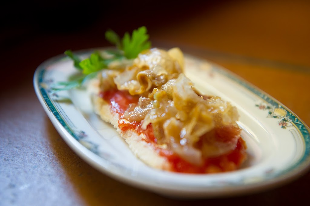 Bar La Chimenea — Comida y bebida