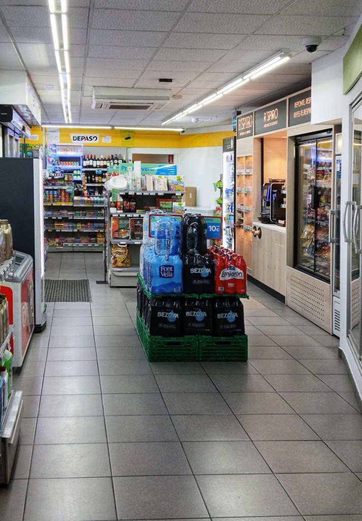Estacion de servicio Moeve, antes Cepsa — Del propietario
