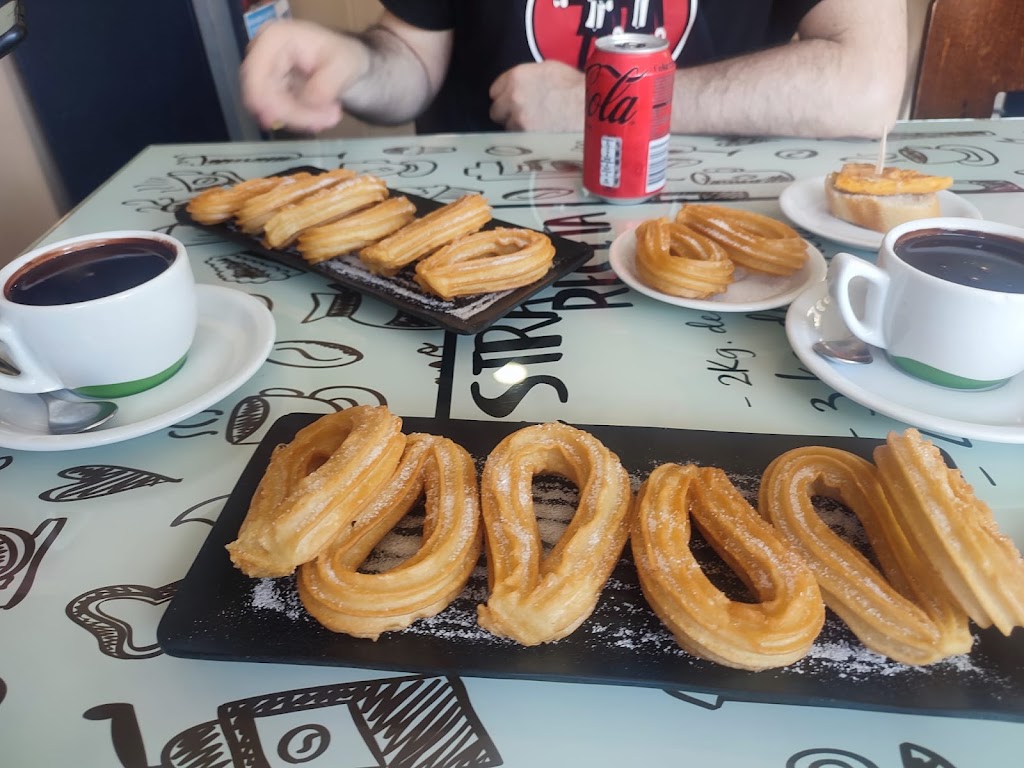 Cafeteria Papi y Mami — Comida y bebida