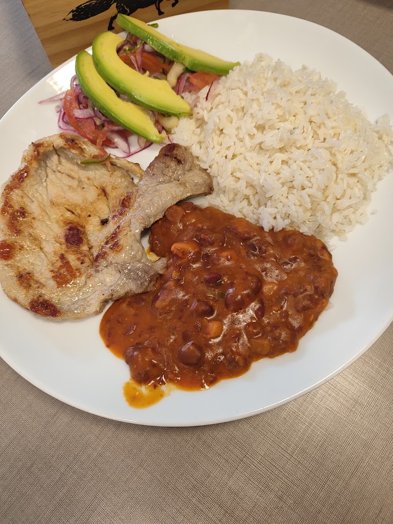 Sabor Latino Bar-restaurante — Comida y bebida