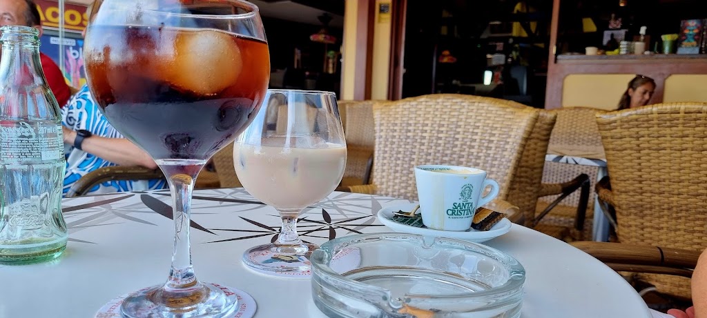 Bar Tahiti — Comida y bebida