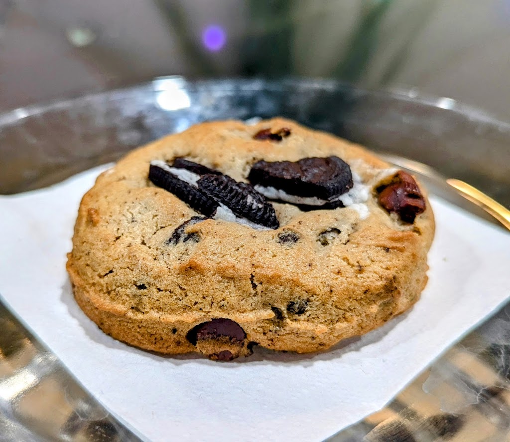 Chocolate chip cookie
