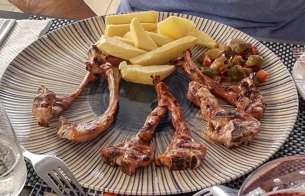 RESTAURANTE TARAY — Comida y bebida