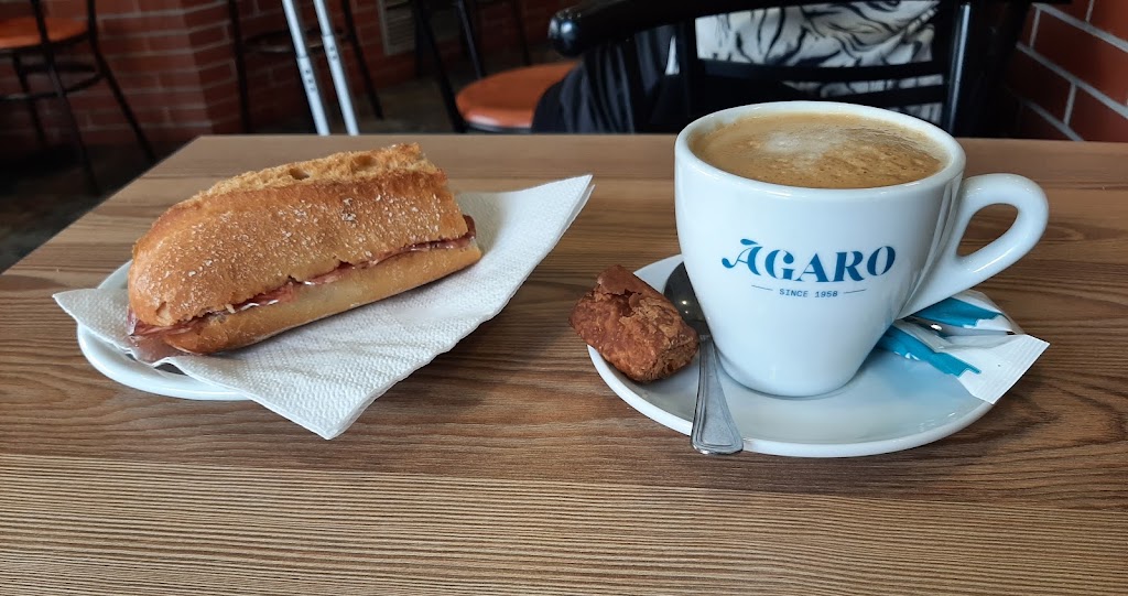 EL BON CAFE — Comida y bebida