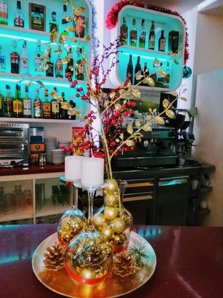 Carmen Lounge — Comida y bebida