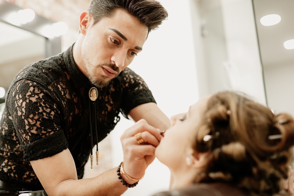 Atelier by John Bimey salon de belleza — Peinado