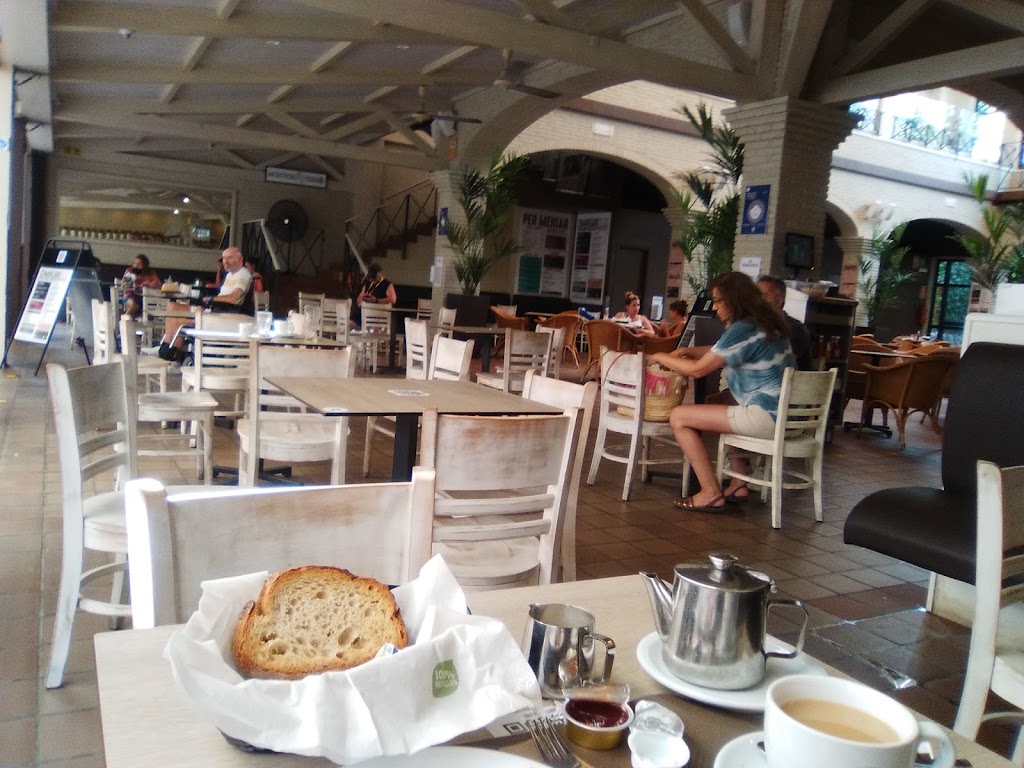 Cafeteria Montroig — Comida y bebida