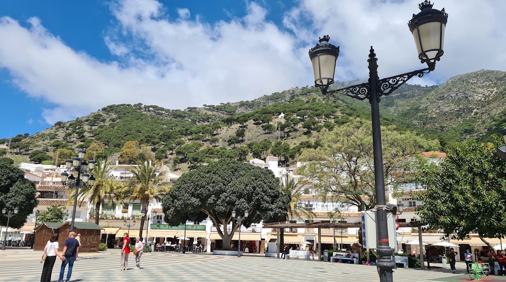 Plaza Virgen de la Pena — Montana