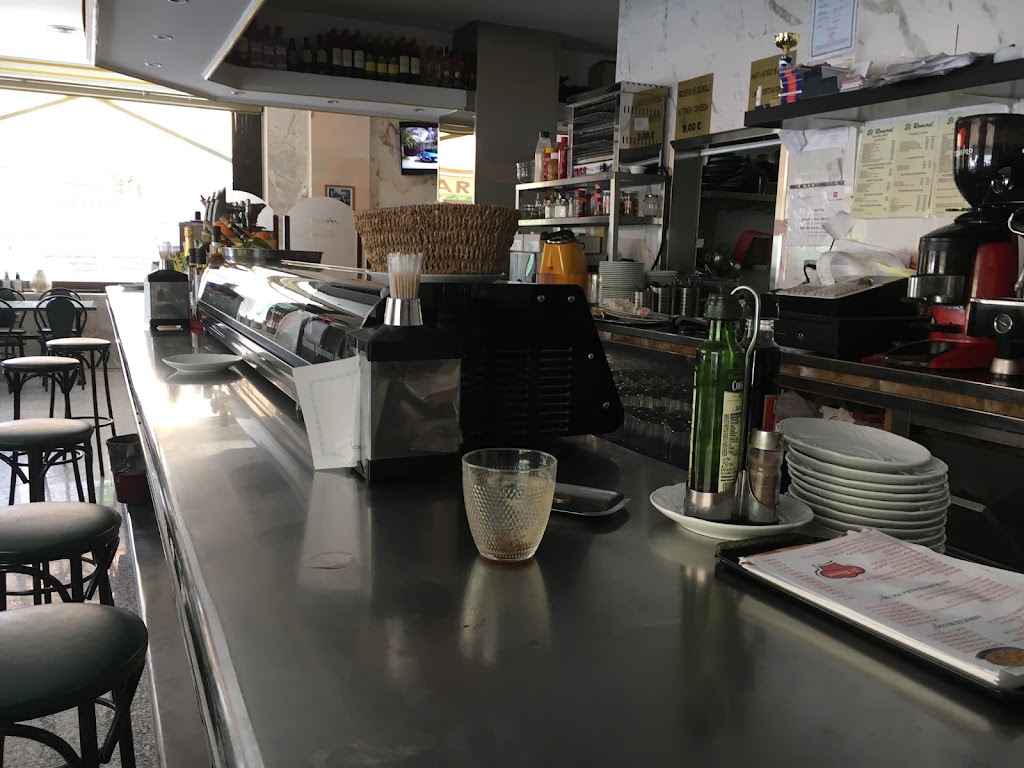 Bar El Romeral Cafeteria — Ambiente