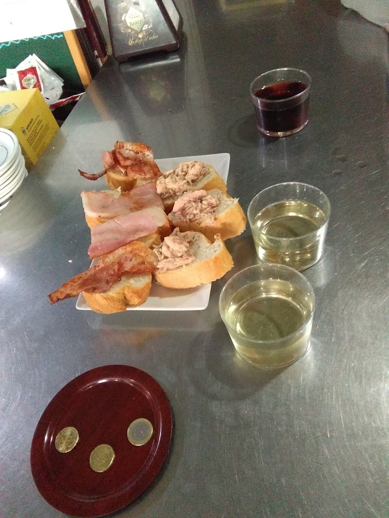 El Muro Cafeteria - Cerveceria — Comida y bebida