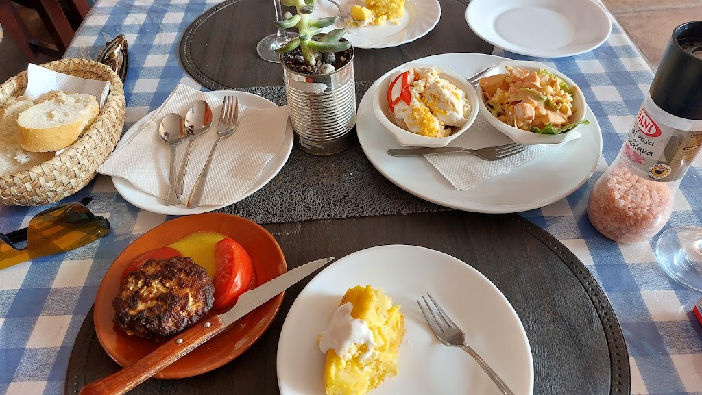 Restaurante La Casita de Karin y Salvador — Comida y bebida
