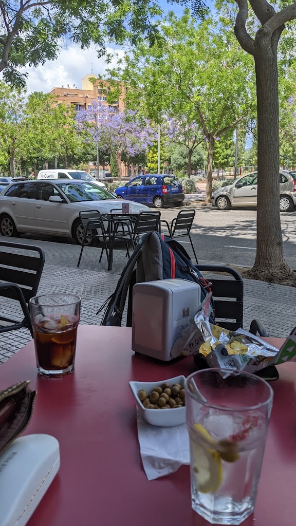 Restaurant Buana — Comida y bebida