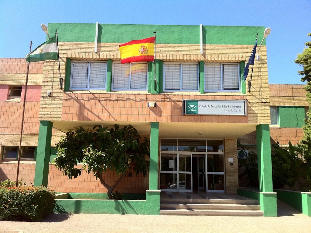 C.E.I.P. REYES DE ESPANA. Avenida de la Cruz s/n. Lora del Rio. 41.440 (Sevilla)