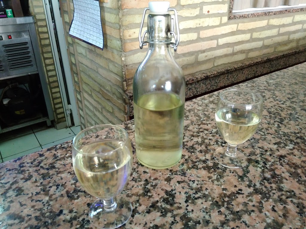 Bar Cafeteria Oasis — Comida y bebida