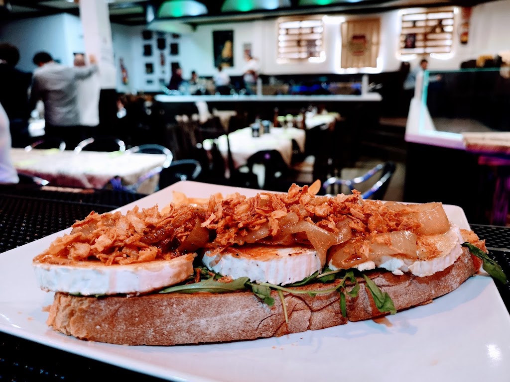 Hamburguesas Illescas Jimmy's — Comida y bebida
