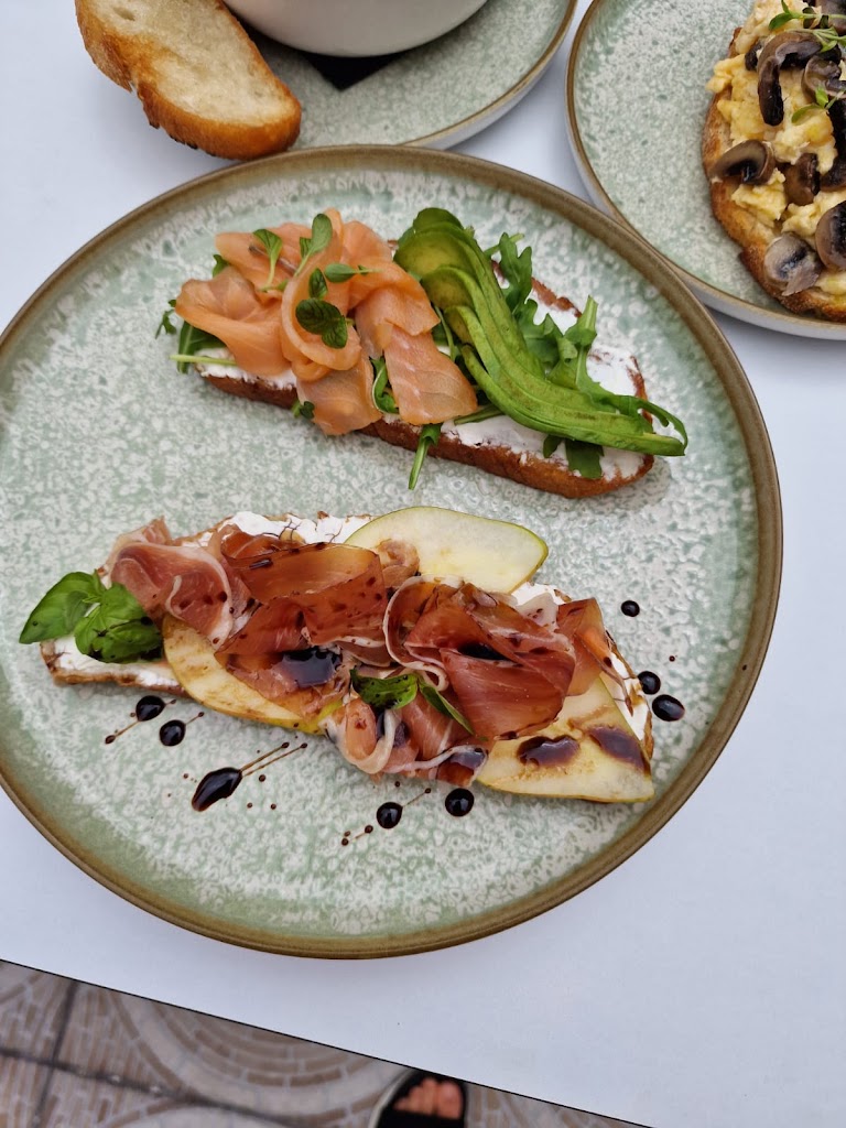 Sunrise Cafe — Salmon ahumado