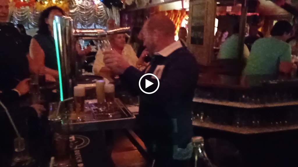 Cafe bar De Hut — Videos
