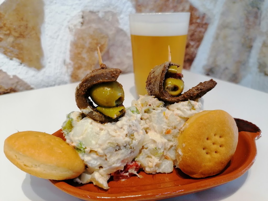 Es Variat Restaurante. El Barquito de Sonia — Comida y bebida