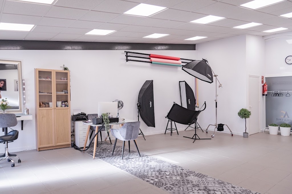 Con A de Angela Beauty Studio Professional — Del propietario