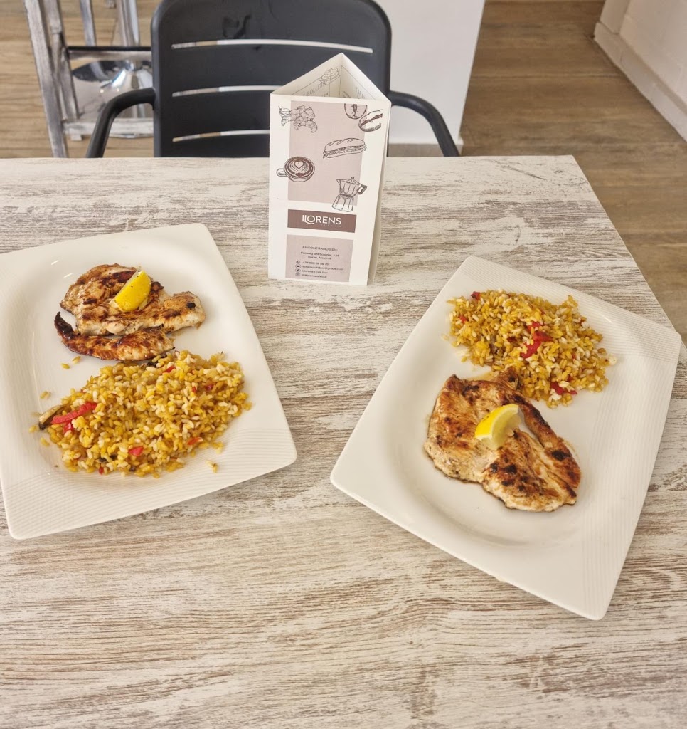 Llorens Cafe Bar — Comida y bebida