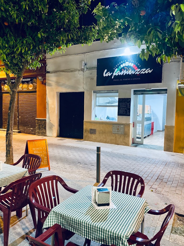 Pizzeria Italiana La Famuzza — Ambiente
