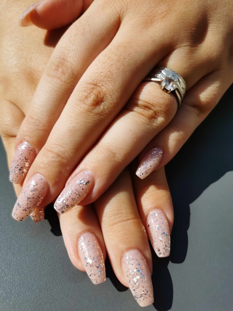 C. A claire alexander studio — Manicura