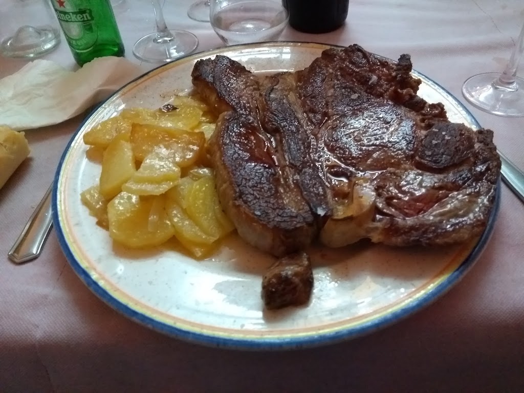 Cafe Bar Flores — Comida y bebida