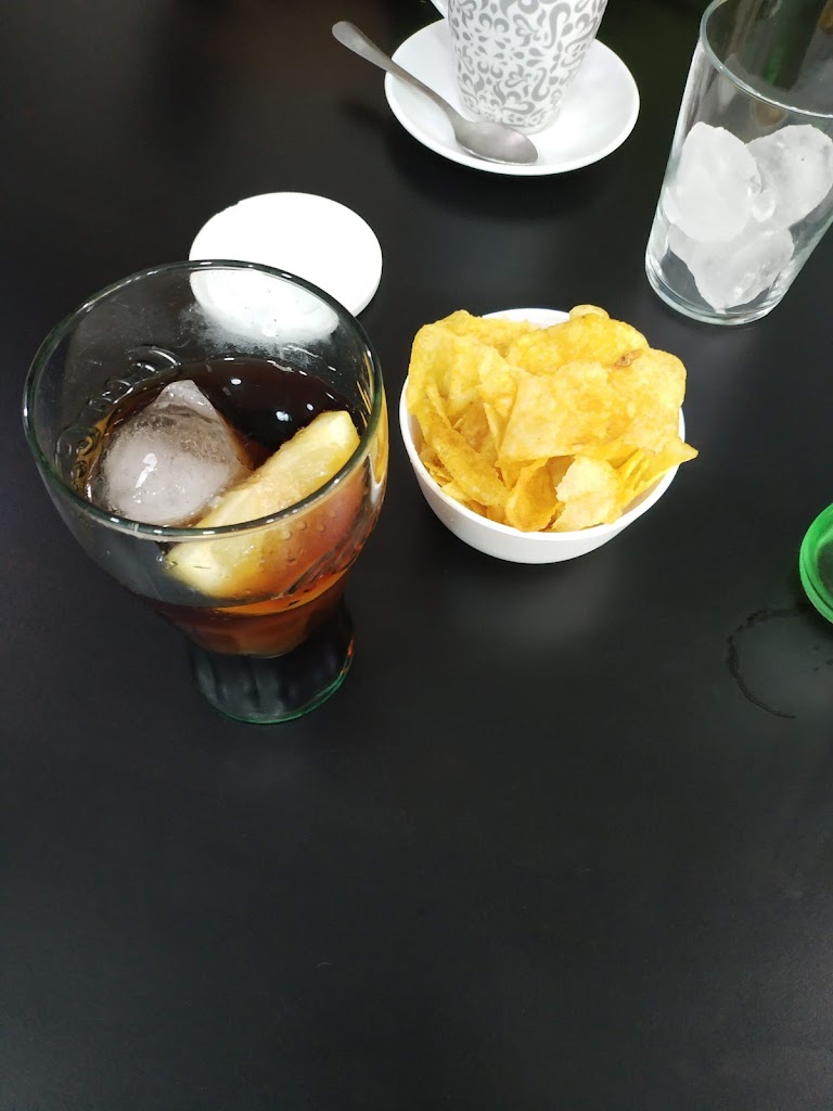 Gibson Naron — Comida y bebida