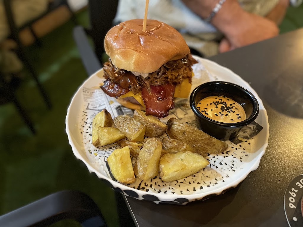 LAPAU BURGER - TEX MEX — Comida y bebida