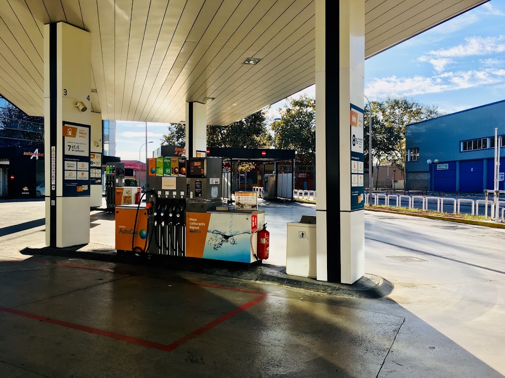 Estacion de Servicio Repsol — Surtidor de combustible