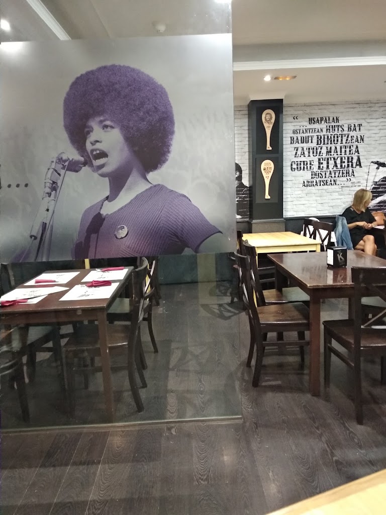 Furia Beltza Jatetxea — Ambiente
