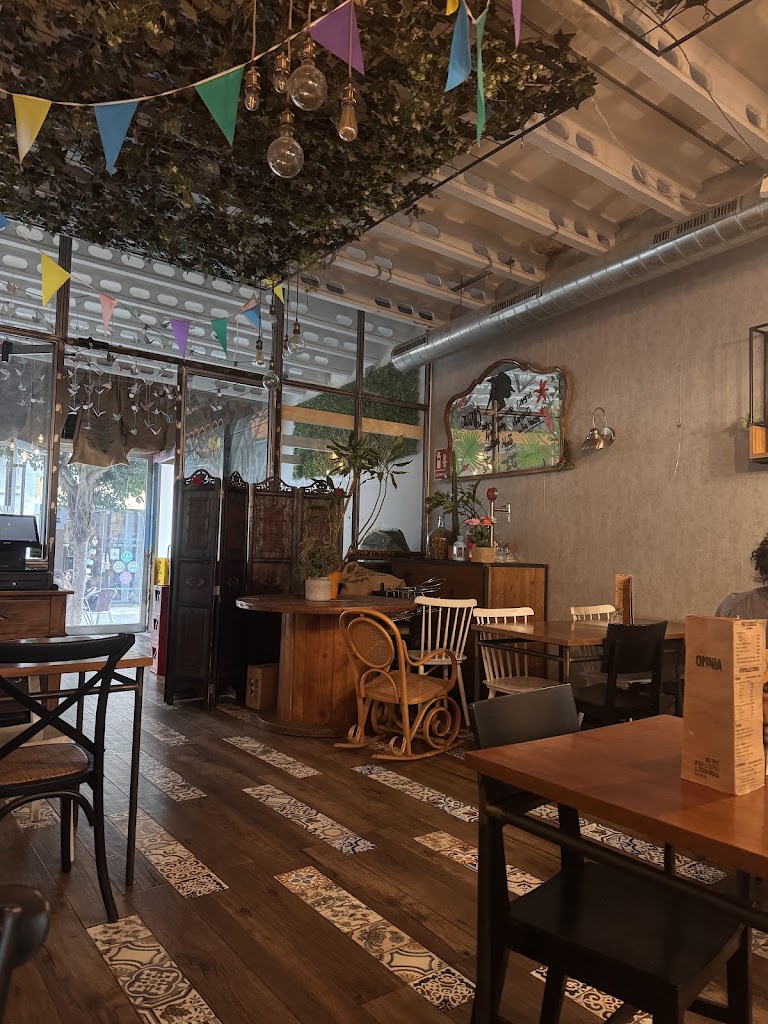 OMNIA CAFE BAR — Ambiente