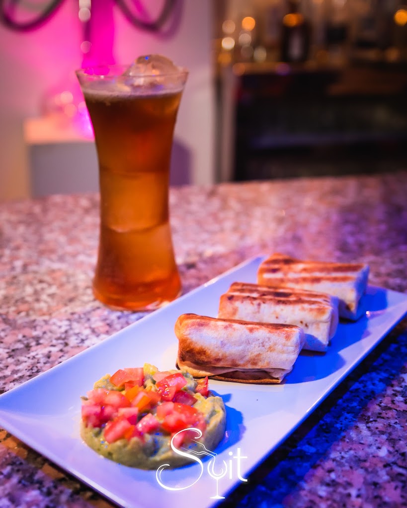 Suit Lounge Bar — Del propietario