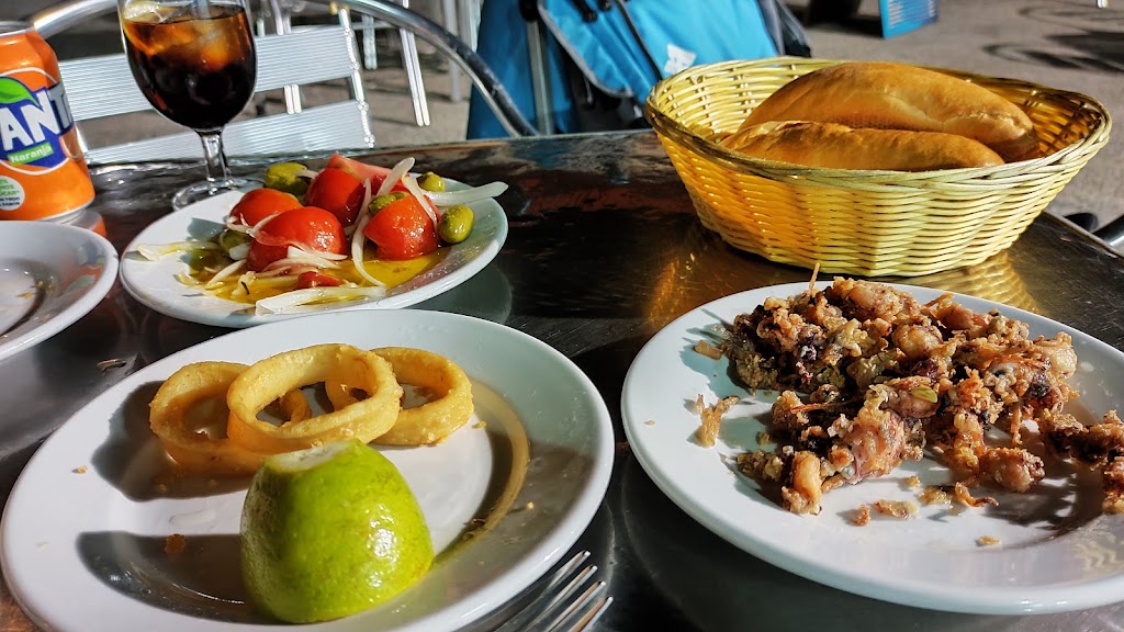 Kiosko-Bar La Lonja — Comida y bebida