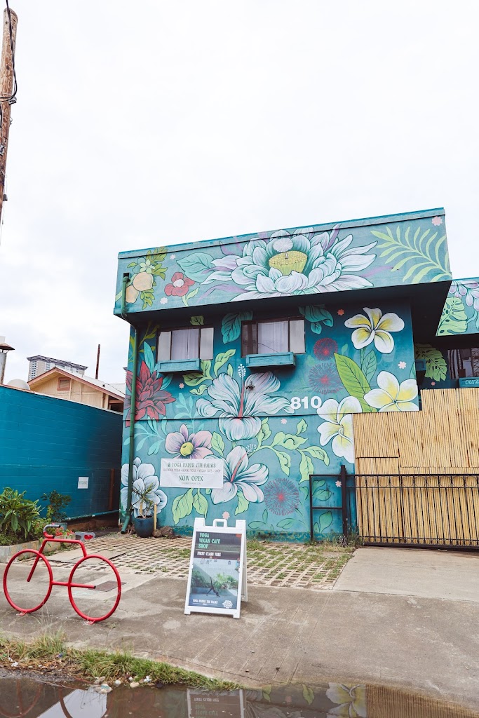  Yoga Under the Palms Kakaʻako