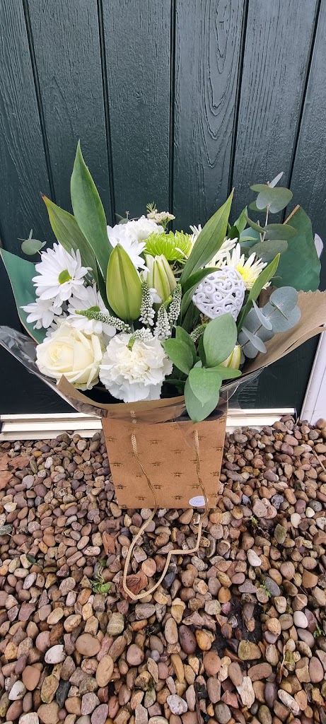 Pretty primrose garden gifts