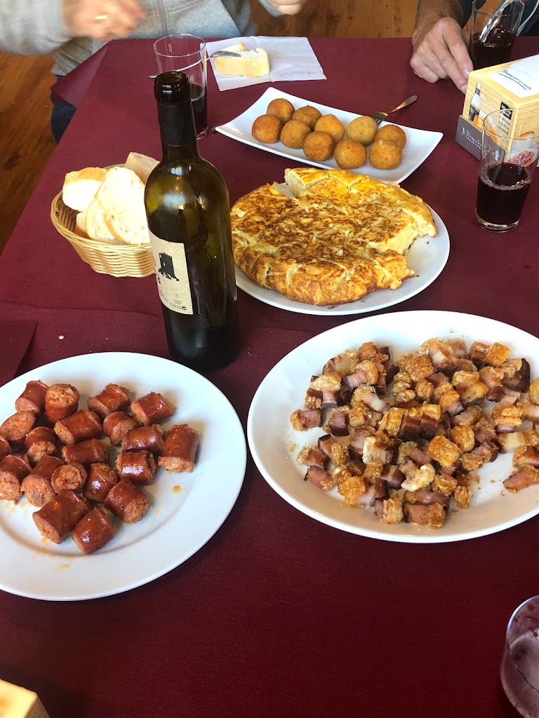 Taberna La Estacion — Comida y bebida
