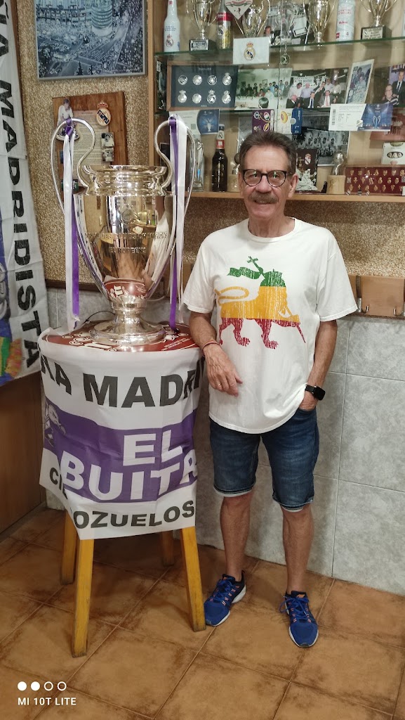 Pena Madridista El Buitre — Del propietario