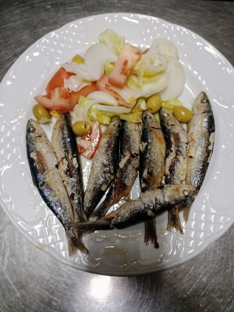 CAFE BAR TONI — Comida y bebida