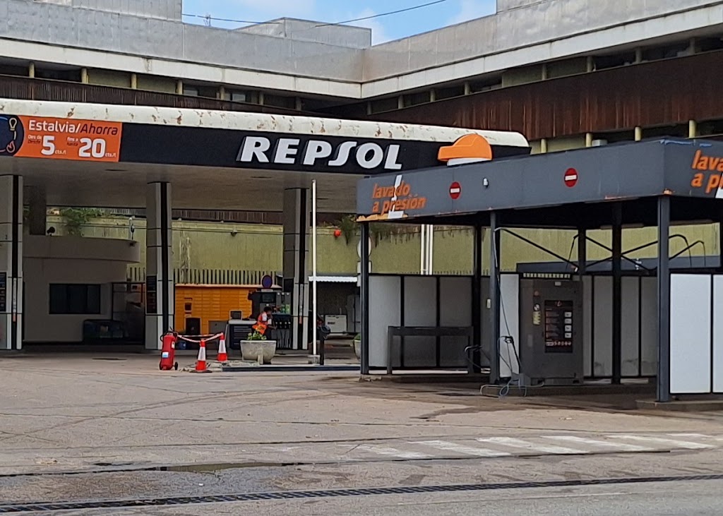 Estacion de Servicio Repsol — Exterior