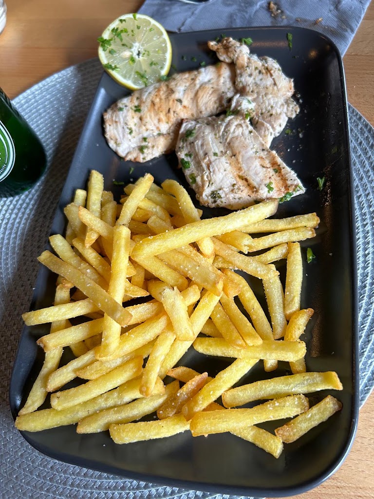 El Farolito Resto Piano Bar — Papas fritas