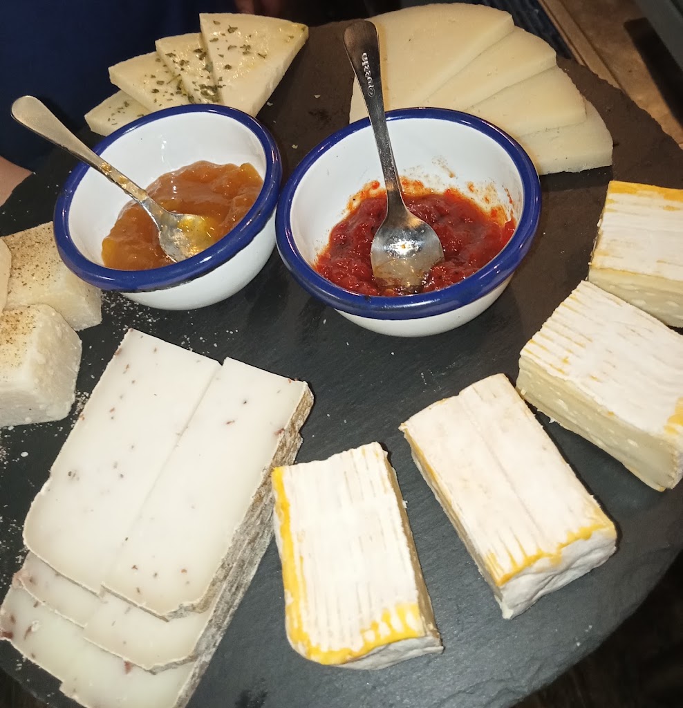 BAR COS — Comida y bebida