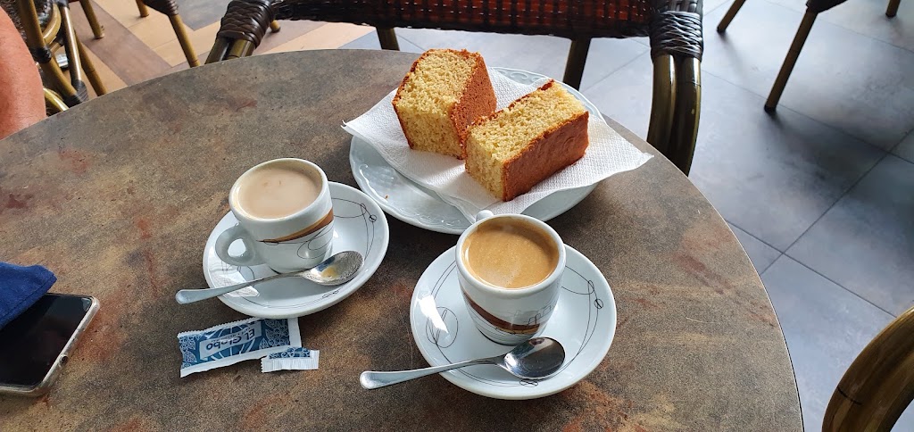 Cafe Bar El Parreiro — Comida y bebida